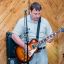 Соло-гитарист "рубит"
