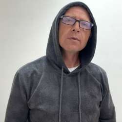 Дмитрий Лопатов  -  Лежа в ванной на полу