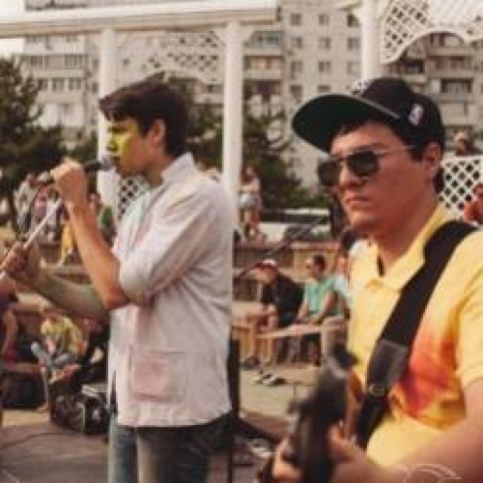 Mozzies Mae West-ZooBroDance